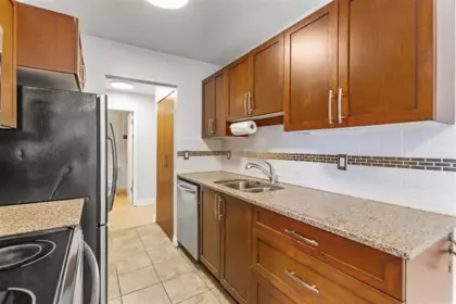 112 590 Whiting Way, Coquitlam, BC, Coquitlam — Apartment/Condo for sale