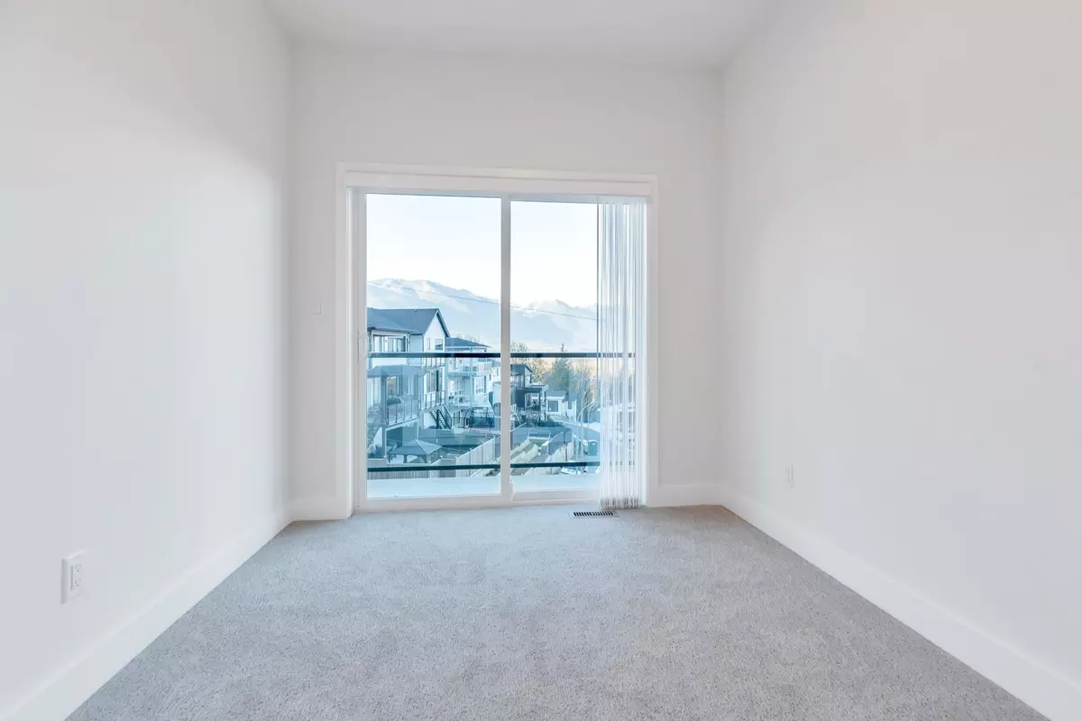 Dining Area Photo of 20 43998 Chilliwack Mountain Road, Chilliwack, BC