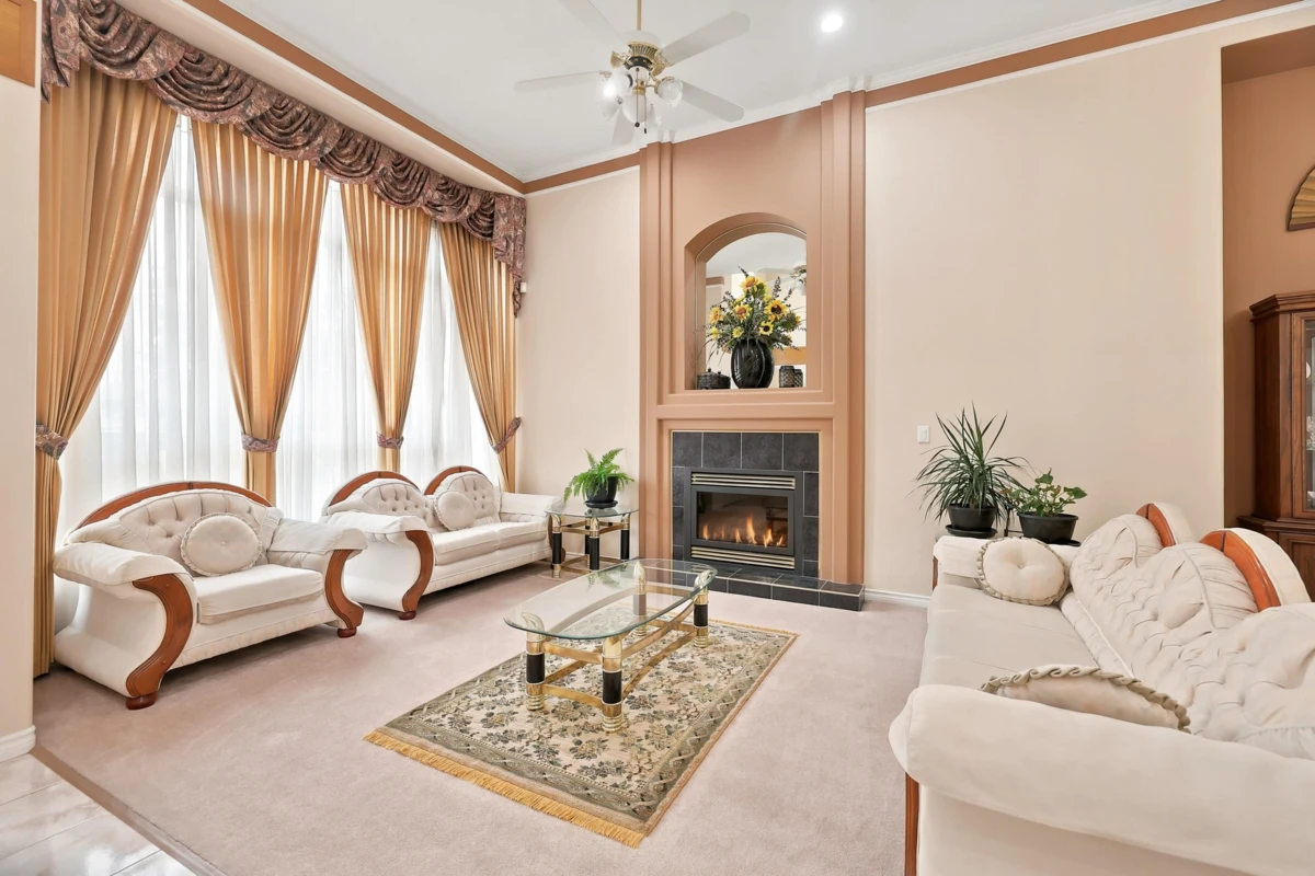 Family Room Photo of 12587 60a Avenue, Surrey, BC