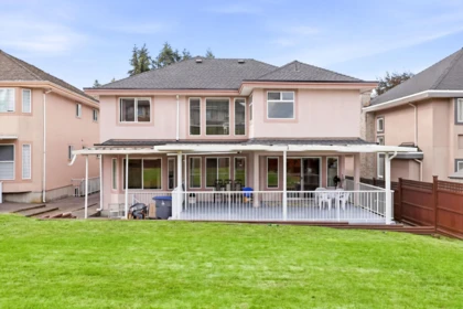 Front Yard Photo of 12587 60a Avenue, Surrey, BC