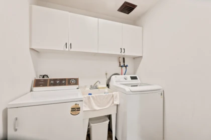 Hallway Photo of 12587 60a Avenue, Surrey, BC
