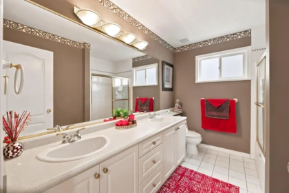 Laundry Room Photo of 12587 60a Avenue, Surrey, BC