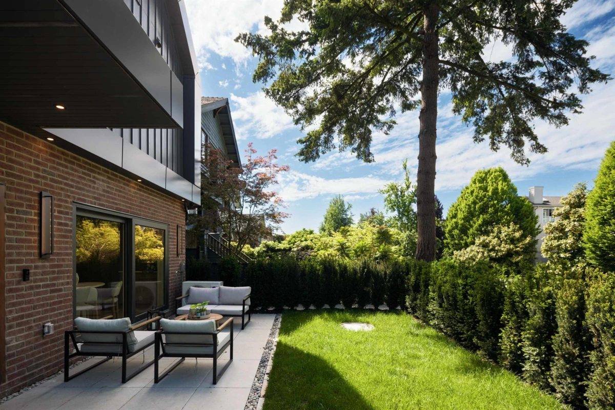 Family Room Photo of 1 258 E 19 Avenue, Vancouver, BC