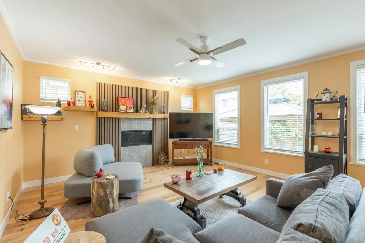 Dining Area Photo of 6876 192a Street, Surrey, BC