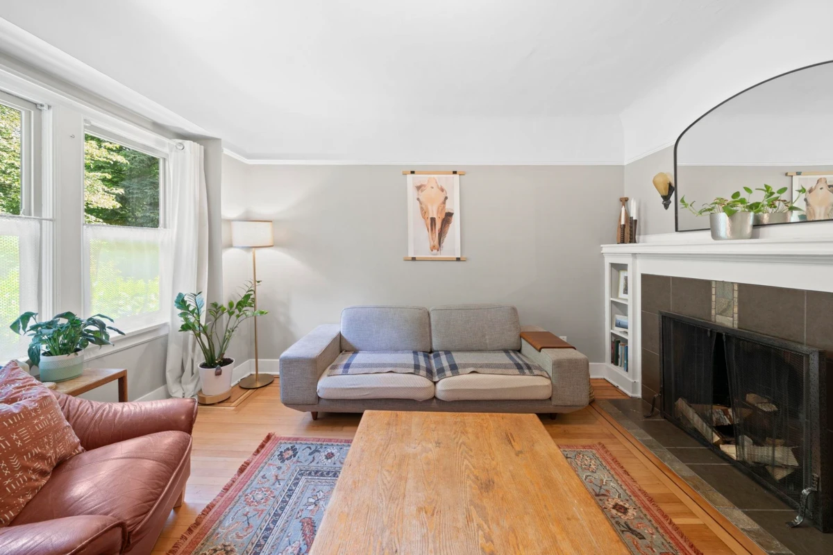 Living Room Photo of 3750 W 17th Avenue, Vancouver, BC