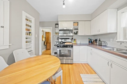 Kitchen Photo of 3750 W 17th Avenue, Vancouver, BC