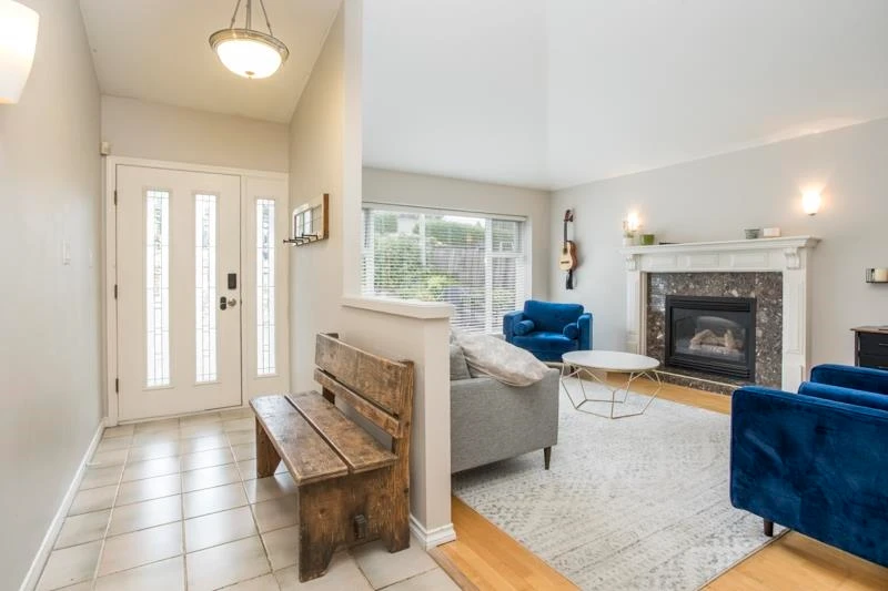 Family Room Photo of 380 55a Street, Tsawwassen, BC