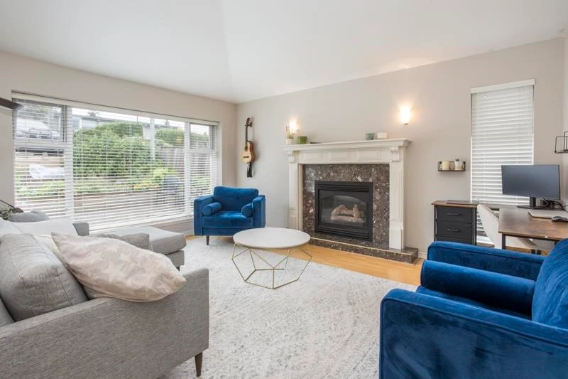 Living Room Photo of 380 55a Street, Tsawwassen, BC