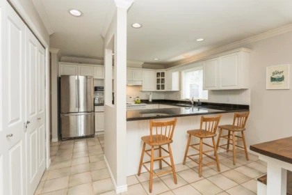 Breakfast Nook Photo of 380 55a Street, Tsawwassen, BC