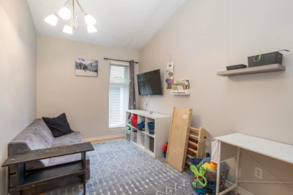 Laundry Room Photo of 380 55a Street, Tsawwassen, BC
