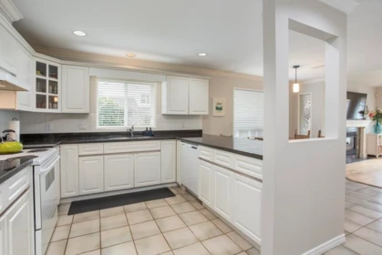 Pantry Photo of 380 55a Street, Tsawwassen, BC