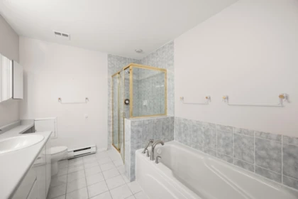 Hot Tub / Spa Photo of 31 1100 56 Street, Delta, BC