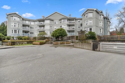405 13955 Laurel Drive, Surrey, BC, Surrey — Apartment/Condo for sale