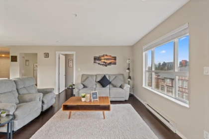 Kitchen Photo of 405 13955 Laurel Drive, Surrey, BC