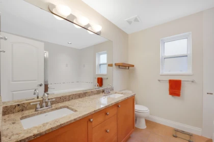 Guest Bathroom Photo of 53 41050 Tantalus Road, Squamish, BC