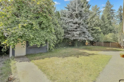 Entry Foyer Photo of 10869 162b Street, Surrey, BC