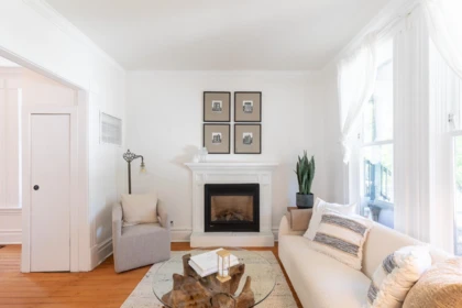 Dining Area Photo of 618 Union Street, Vancouver, BC