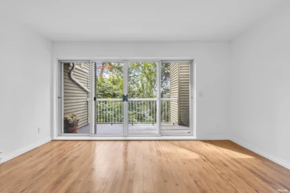 Entry Foyer Photo of 3396 Cobblestone Avenue, Vancouver, BC