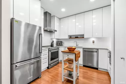 201 5460 Broadway, Burnaby, BC, Burnaby — Apartment/Condo for sale