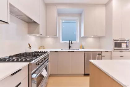 Kitchen Island Photo of 3 7270 17th Avenue, Burnaby, BC