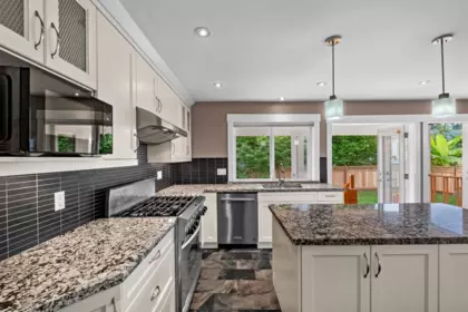 Kitchen Island Photo of 1501 Frederick Road, North Vancouver, BC