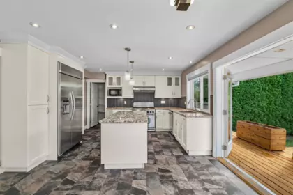 Kitchen Photo of 1501 Frederick Road, North Vancouver, BC