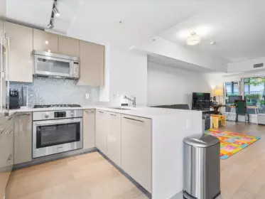Kitchen Island Photo of 4183 Cambie Street, Vancouver, BC