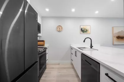 217 7377 Salisbury Avenue, Burnaby, BC, Burnaby — Apartment/Condo for sale