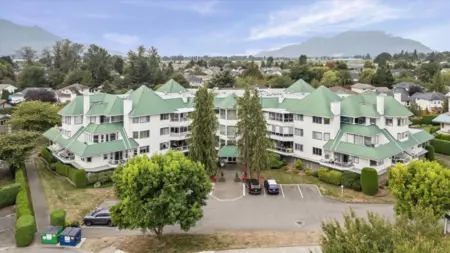 206 7651 Amber Drive, Chilliwack, BC, Chilliwack — Apartment/Condo for sale