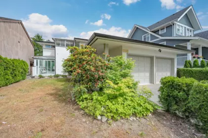 Garden / Landscaping Photo of 6038 Gilley Avenue, Burnaby, BC