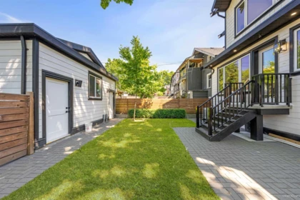 Backyard Photo of 2 683 W 19th Avenue, Vancouver, BC