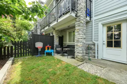 Front Yard Photo of 51 20860 76 Avenue, Langley, BC