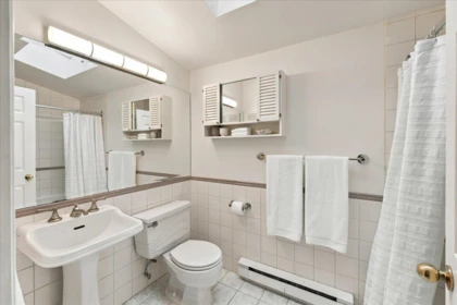 Hallway Photo of 706 W 24th Avenue, Vancouver, BC