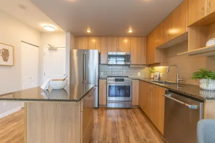 804 9232 University Crescent, Burnaby, BC, Burnaby — Apartment/Condo for sale