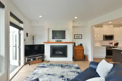 301 5780 Marine Way, Sechelt, BC, Sechelt — Apartment/Condo for sale