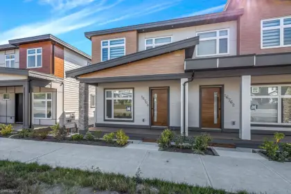 16768 16 Avenue, Surrey, BC, Surrey — Half Duplex for sale