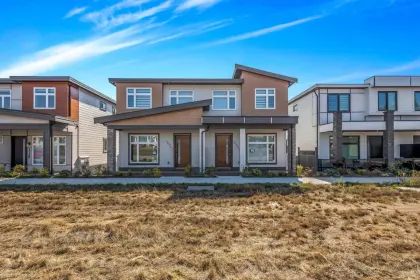 16768 16 Avenue, Surrey, BC, Surrey — Half Duplex for sale