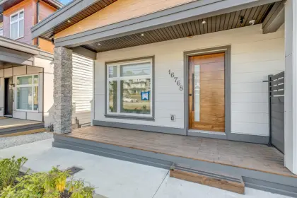 16768 16 Avenue, Surrey, BC, Surrey — Half Duplex for sale