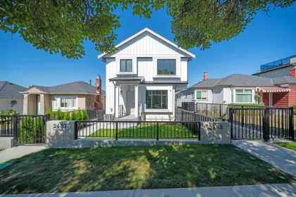 2683 E 4th Avenue, Vancouver, BC, Vancouver — Half Duplex for sale