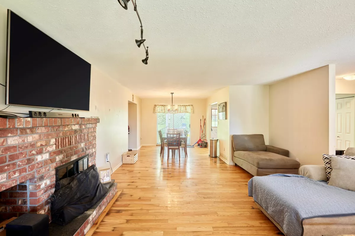 Dining Area Photo of 31747 Viewcrest Avenue, Mission, BC