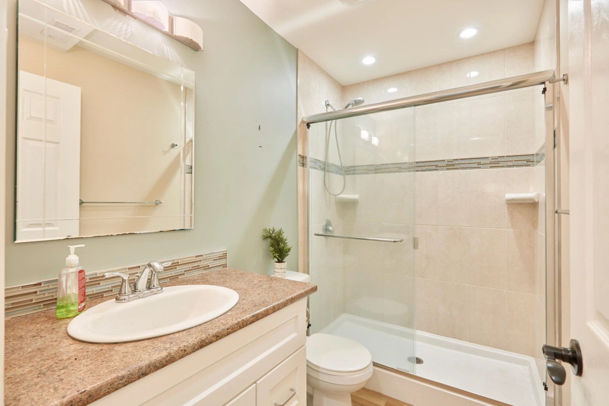 Entry Foyer Photo of 31747 Viewcrest Avenue, Mission, BC