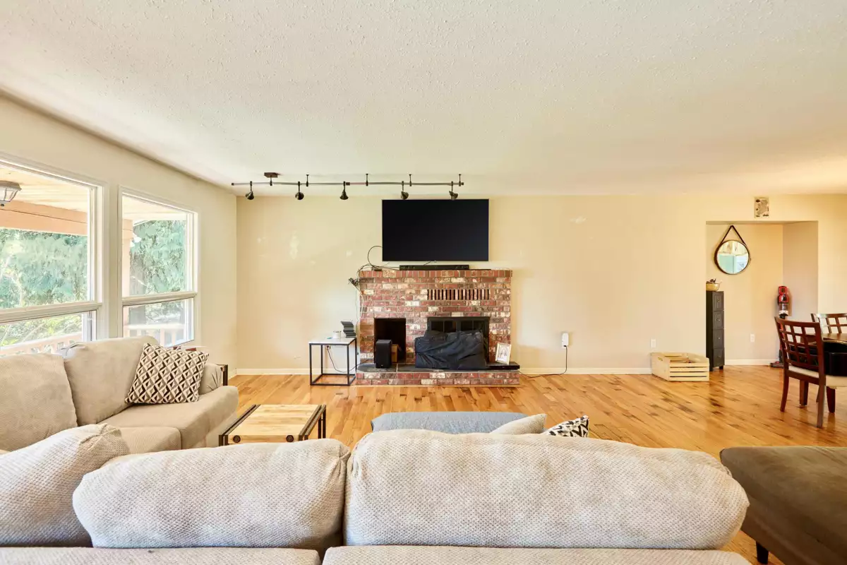 Family Room Photo of 31747 Viewcrest Avenue, Mission, BC