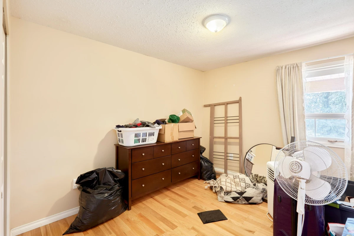 Guest Bathroom Photo of 31747 Viewcrest Avenue, Mission, BC