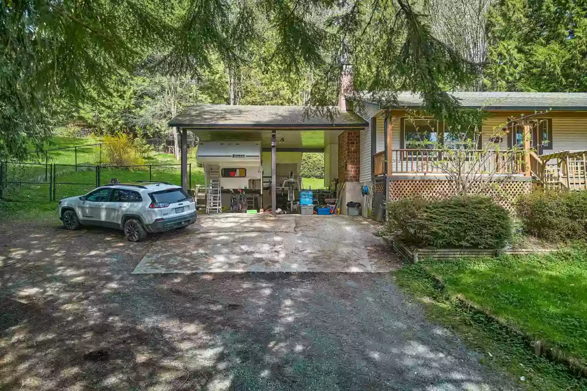 Swimming Pool Photo of 31747 Viewcrest Avenue, Mission, BC