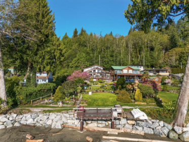1162 Point Road, Gibsons, BC, Gibsons — Single Family Residence for sale