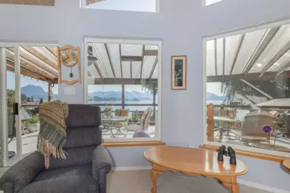 Powder Room Photo of 1162 Point Road, Gibsons, BC