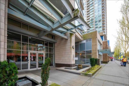 1701 2978 Glen Drive, Coquitlam, BC, Coquitlam — Apartment/Condo for sale