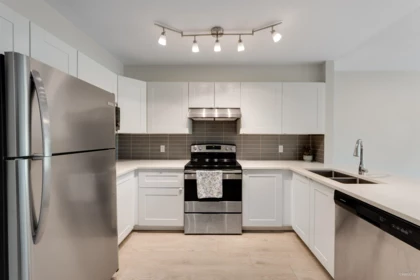 204 8660 Jones Road, Richmond, BC, Richmond — Apartment/Condo for sale