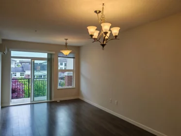 332 9388 Mckim Way, Richmond, BC, Richmond — Apartment/Condo for sale
