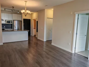 332 9388 Mckim Way, Richmond, BC, Richmond — Apartment/Condo for sale